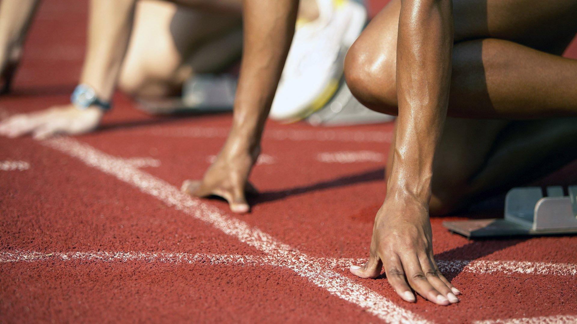 央视直播中国男篮热身赛!周琦掐着点开溜,郭士强必须证明自己